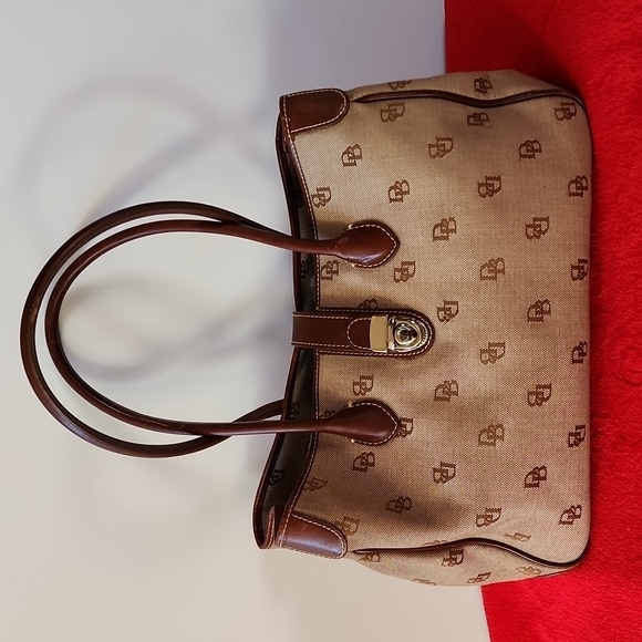 ☆Dooney and Bourke Bag.☆ - Picture 1 of 16